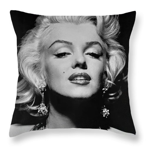 Marilyne cushion