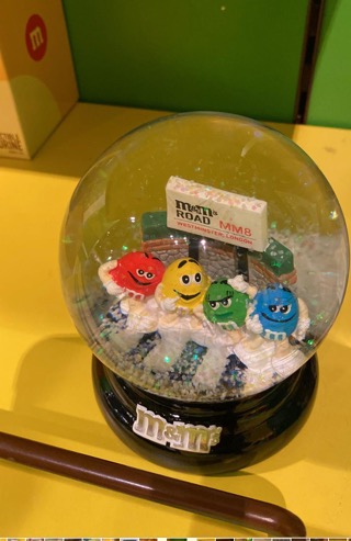 M&ms snowglobe london