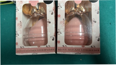 Minnie Mouse beauty blender