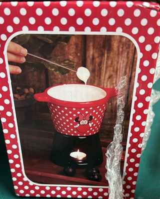 Minnie Mouse fondue set stand